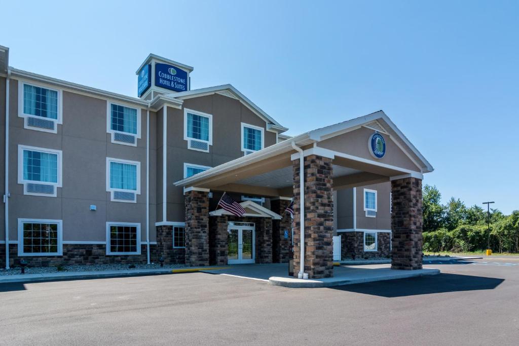Cobblestone Hotel & Suites – Torrington